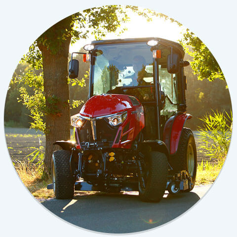 the Yanmar YT2 compact tractor: compact and versatile